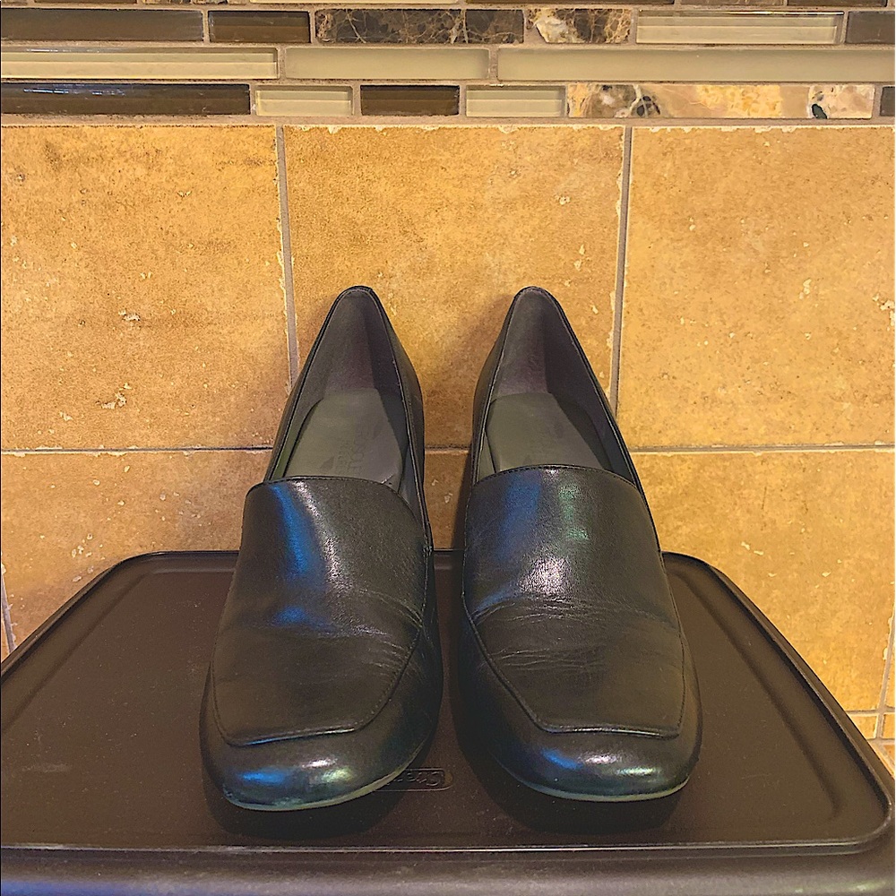 Women’s Work Dress Shoes.